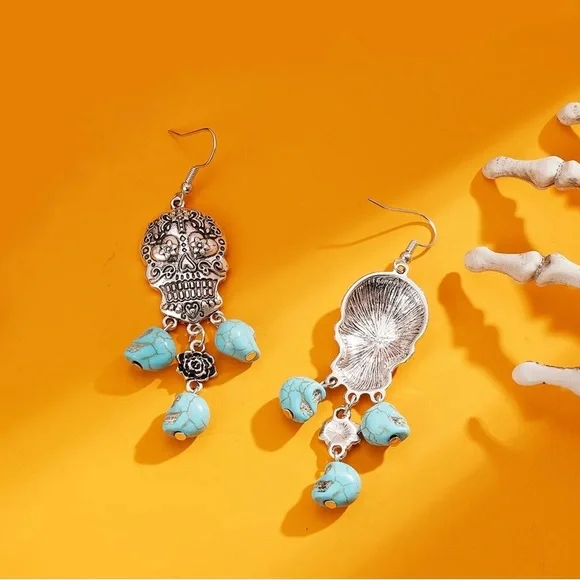 NWT SKULL EARRINGS - Picture 4 of 5